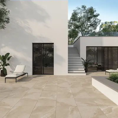 Terrasse mit 2 cm starken Terrassenplatten aus italienischem Feinsteinzeug